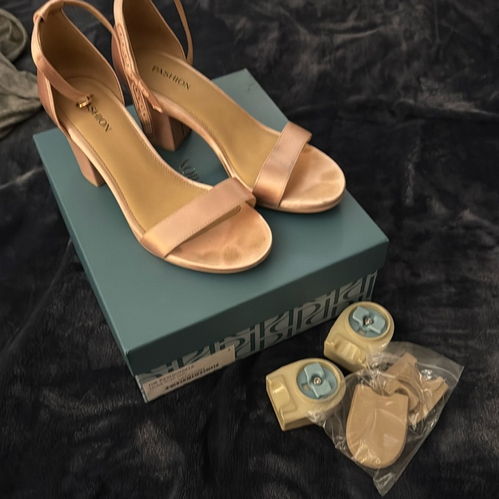 PASHIONISTA TAUPE BLUSH SATIN SIZE 7